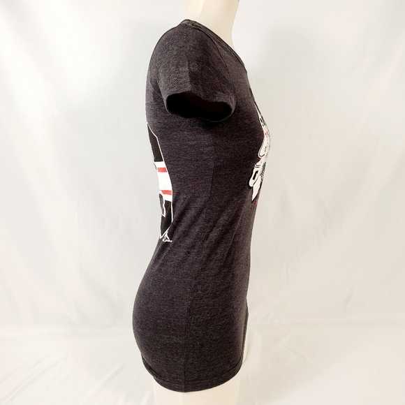 Official NHL Chicago Blackhawks #19 Toews T-Shirt - Picture 3 of 11